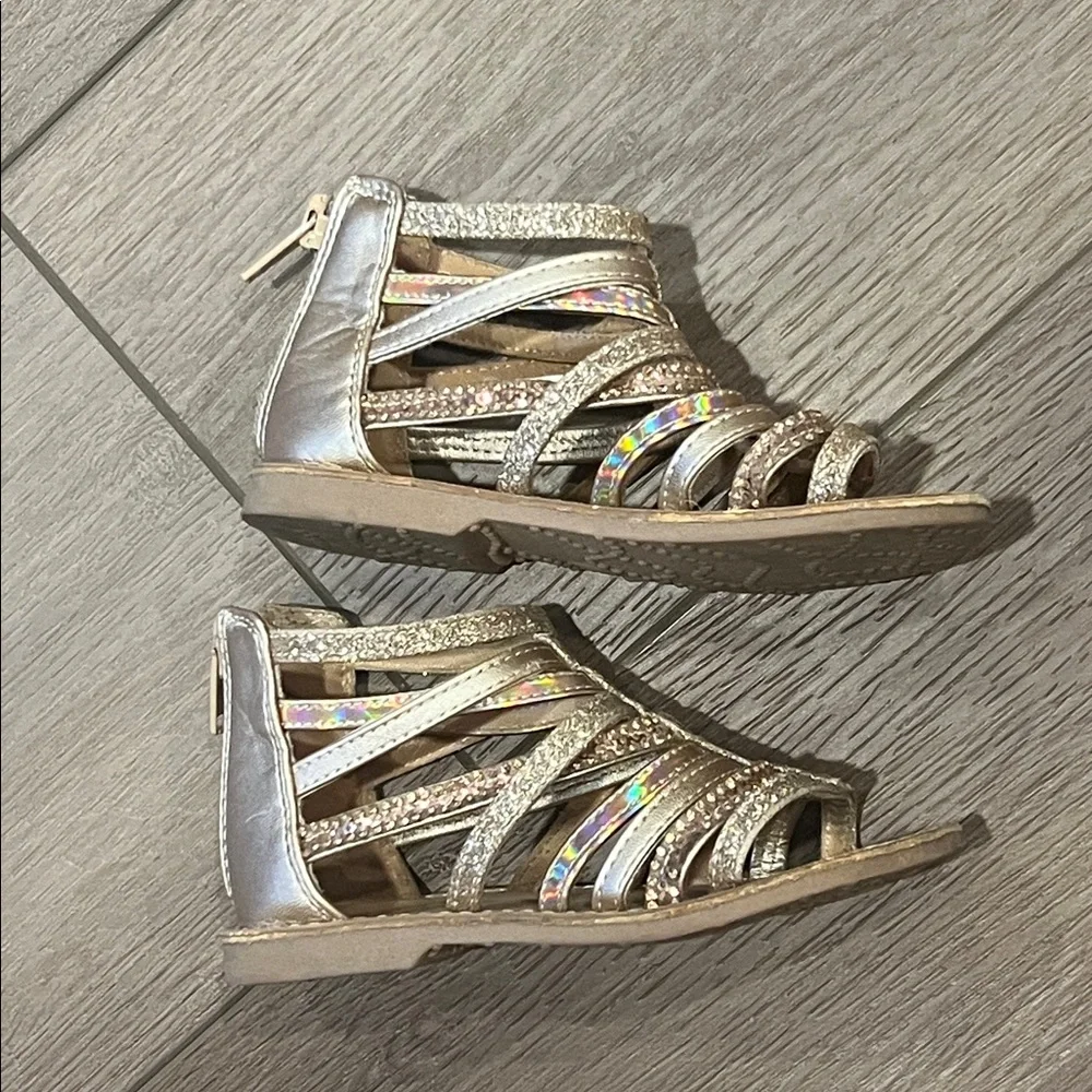 Olive & Edie Gladiator Style Shoes Girl’s Size 8 Strappy, Zipper, Gold, Sparkly